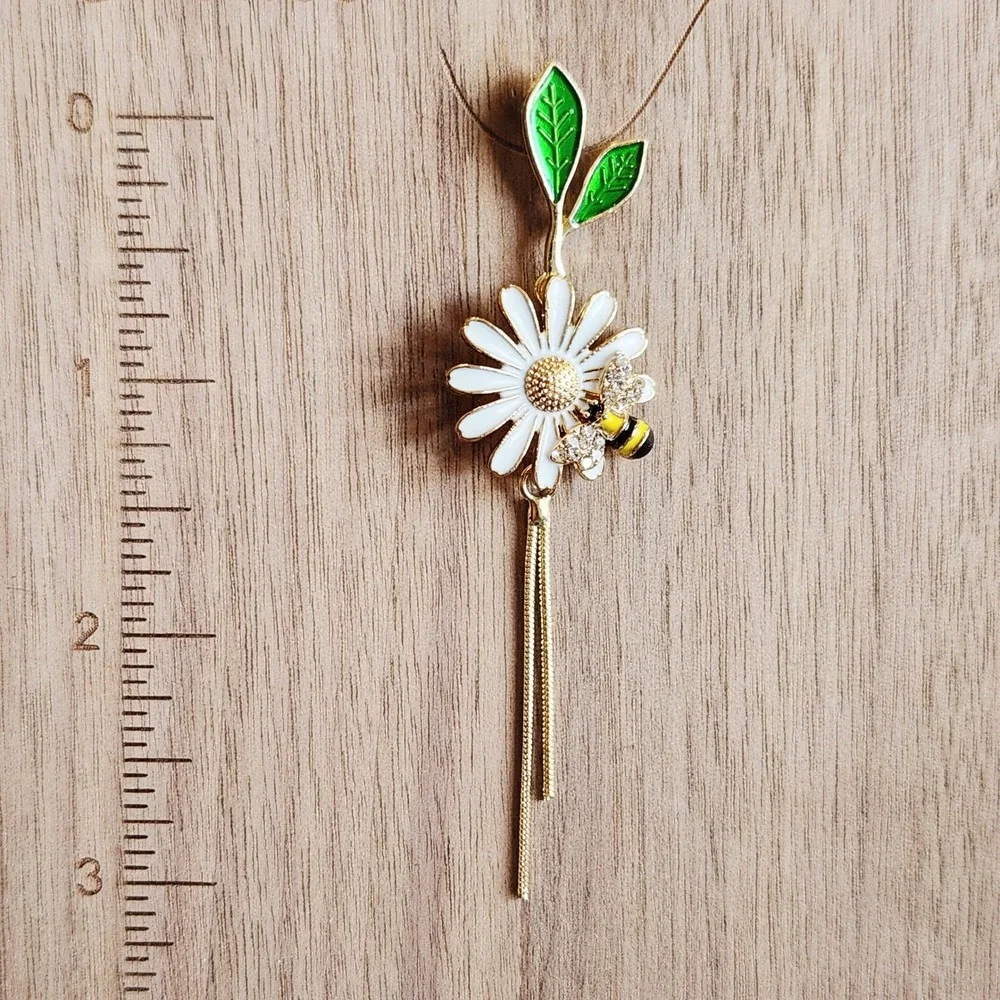 Dainty Daisy and Honeybee Asymmetrical Enamel Drop‎ Earrings Gold Tone Tassel